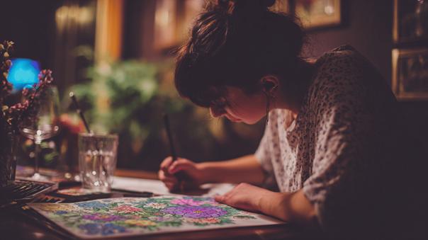 kleuren tijdens selfcare-avond zonder scherm