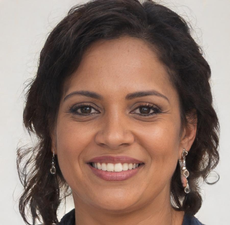 vrouw donkerbruin haar lach